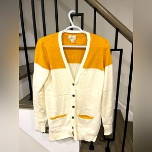 100% cotton Levi’s women sweater. Size:M